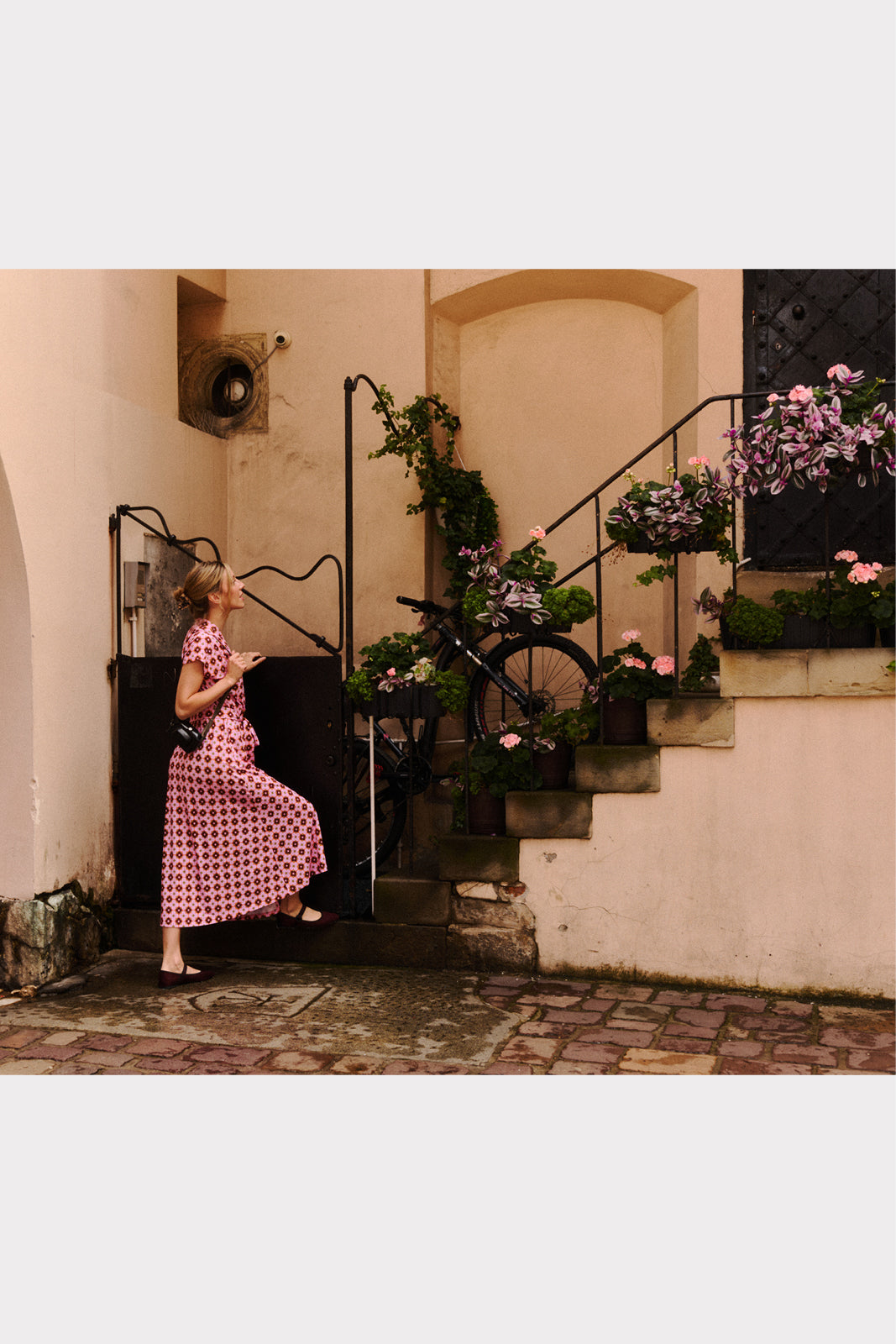 Dress TOMORROW WILL BE OURS print The Best of the 70s Small Flowers